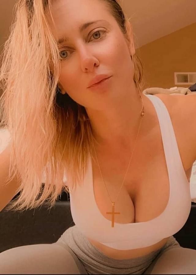 Are you stressed from work or just in need Of massage to ease your mind with mind blowing blowjob or looking for hookup - Image 3